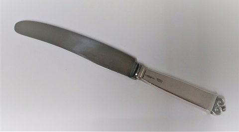 Evald Nielsen. Sølvbestik. Sterling (925). Bestik no. 28. Frokostkniv. Længde 
20,2 cm.