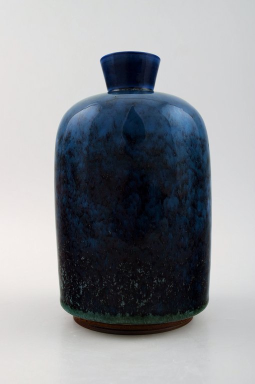 Berndt Friberg Studio ceramic vase. Modern Swedish design. Unique, handmade.
