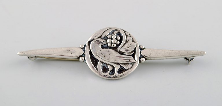GEORG JENSEN. Broche af sølv i form af fugl. Modelnummer 211. 1933-1944. 
