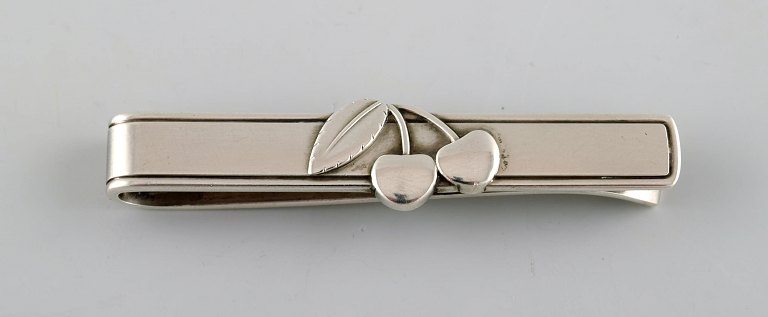 Tie clip in sterling silver by Georg Jensen. Decorated with cherries. 1950