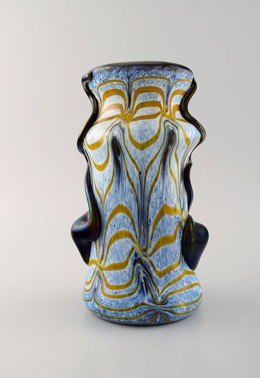 VETRERIA MAESTRI MURANESI / MURANO. Glass vase in favrile hand painted, mouth 
blown art glass. Art noveau style. Ca. 1960.