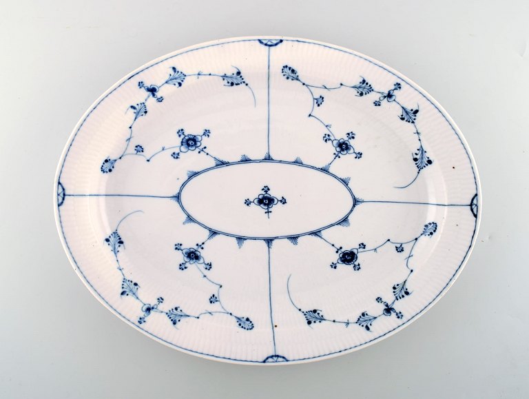 Early and rare Royal Copenhagen large oval dish in museum quality. Early 19th 
century.