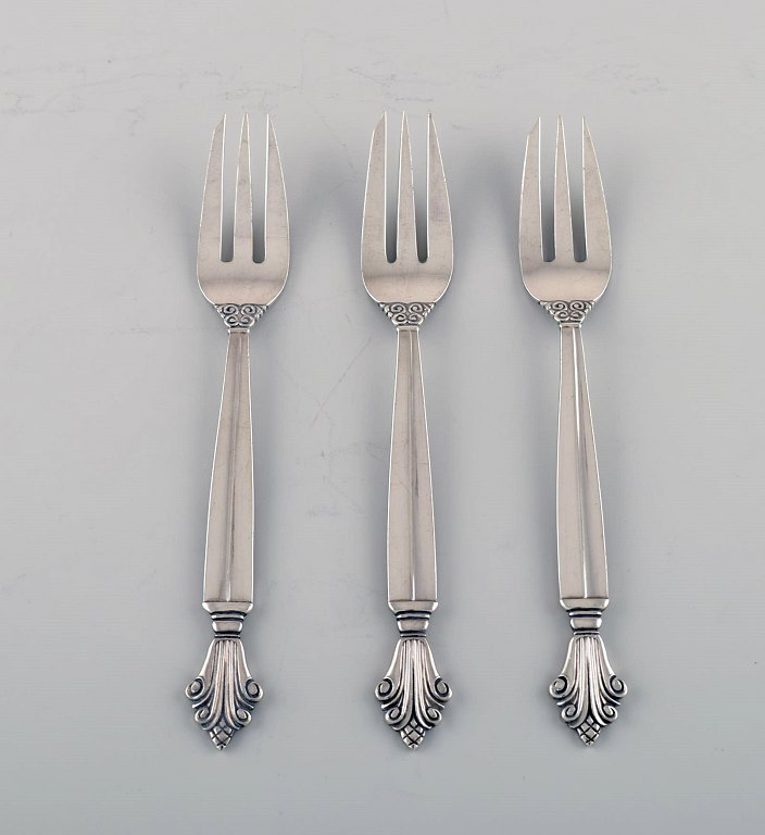 Johan Rohde for Georg Jensen. Three early Acanthus pastry forks in sterling 
silver. Dated 1915-30.
