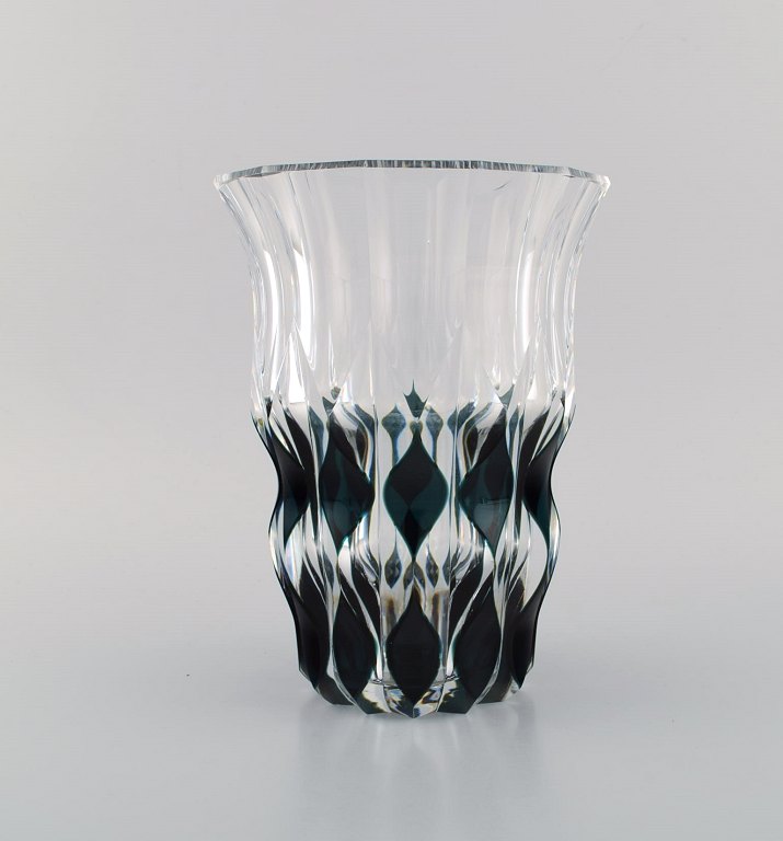 Val St. Lambert, Belgium. Art deco vase in mouth blown crystal glass with dark 
green decoration. 1940s.
