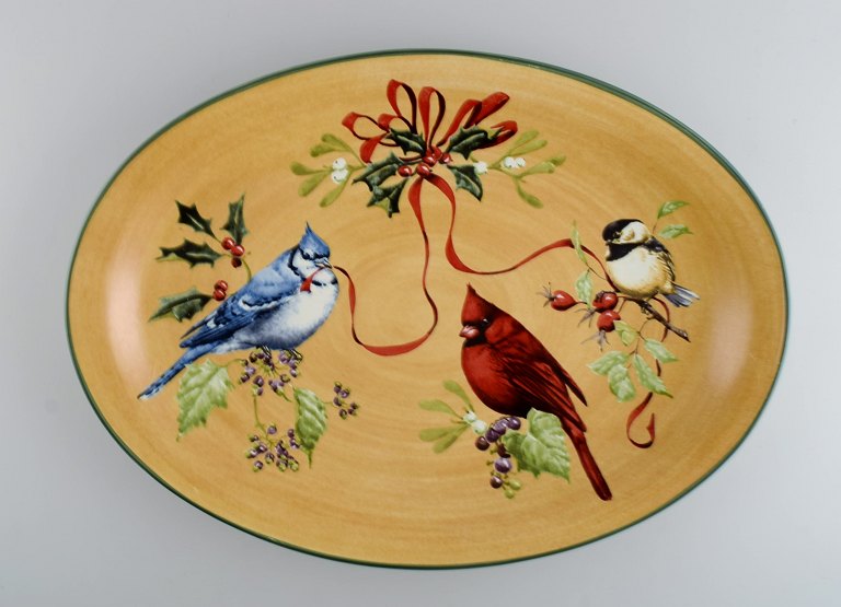 Catherine McClung for Lenox. "Winter greetings everyday". Large serving dish in 
glazed stoneware decorated with mistletoe and birds. Approx. 2000.

