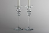 Holmegaard Glasværk
Par cassiopeia lysestager fremstillet
af klart mundblæst glas
Torben Jørgensen for Holmegaard 1984
Højde ca 23 cm
Fin stand uden skår
emne nr:
242222 Holmegaard Glasværk
Par cassiopeia lysestager fremstillet
af klart mundblæst glas
Torben Jørgensen for Holmegaard 1984
Højde ca 23 cm
Fin stand uden skår
emne nr:
242222