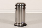 Vipp
Original Vipp skraldebøtte af blank metal
m/inderspand
Højde 50 cm
Fin stand
emne nr:
297863 Vipp
Original Vipp skraldebøtte af blank metal
m/inderspand
Højde 50 cm
Fin stand
emne nr:
297863
