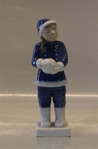 Royal Copenhagen figurine 5656 RC Girl with Snowball 16 cm Sterett Kelsey
