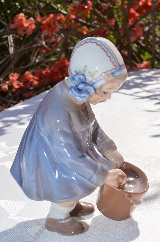 Dahl Jensen Figurine 1151 Girl with pail