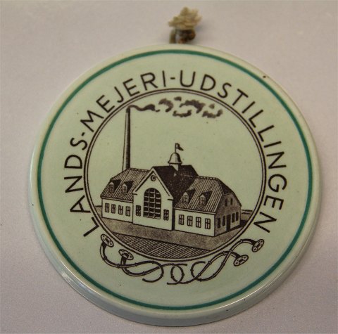 Royal Copenhagen Aluminia Faience Lands Mejeri Udstillingen 8,5 cm plate
