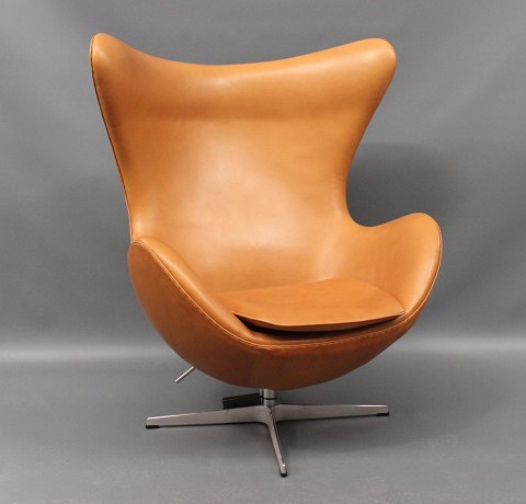 Arne Jacobsen "the egg" New upholstred with walnut elegance  5000m2 Showroom.
