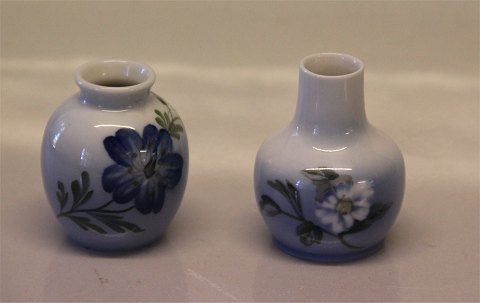 Royal Copenhagen miniature vases 2800-1259 Vase with blue flower 6 cm
