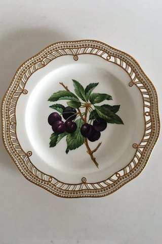 Royal Copenhagen Flora Danica Fruit Plate No 429/3584. Measures 22cm and is in 
perfect condition. Pre 1900  No 101