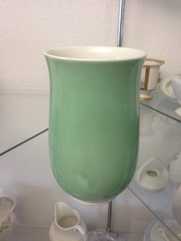 Royal Copenhagen Thorkild Olsen vase med grøn glasur