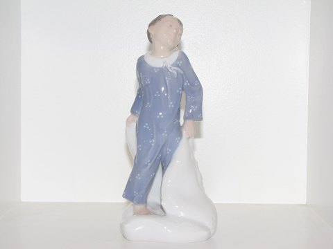 Rare Royal Copenhagen figurine
Boy in pyjamas with pillows