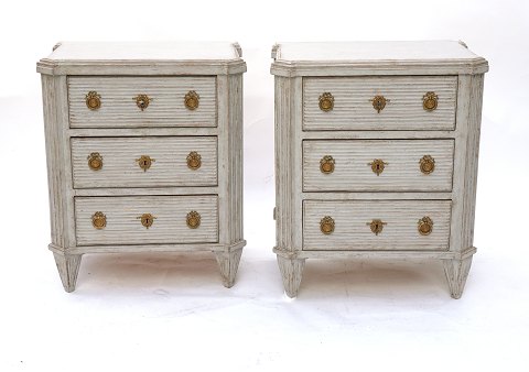 A pair chest of drawers, grey/white decorated
Sweden around 1880