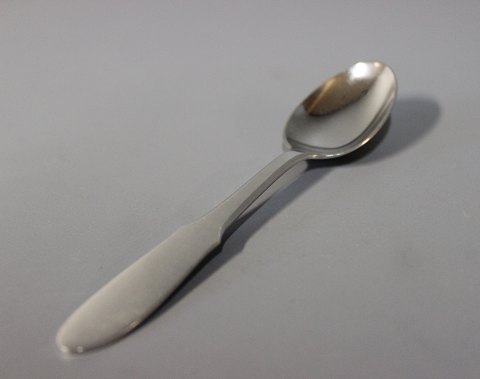 Dessert spoon, MITRA, by Georg Jensen in steel.
5000m2 showroom.