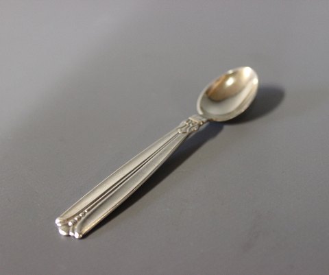 Tea spoon in Mayor, silver plate.
5000m2 showroom.