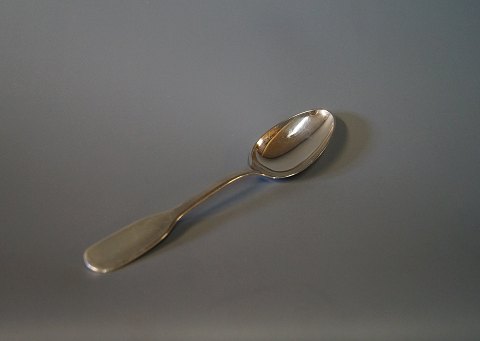 Dinner spoon in Susanne, Hans Hansen, hallmarked silver.
5000m2 showroom.