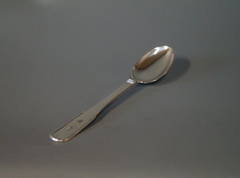 Dessert spoon in Thirslund - Hans Hansen, hallmarked silver.
5000m2 showroom. 
