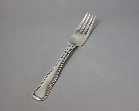 Lunch fork in Dobbeltriflet, Georg Jensen.
5000m2 showroom.