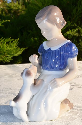 Bing & Grondahl figurine 2316 Grill with dog