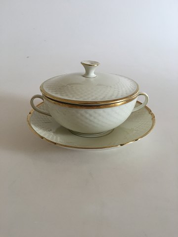 Bing & Grondahl Aakjaer Cream Soup Cup with Lid and Saucer No 247