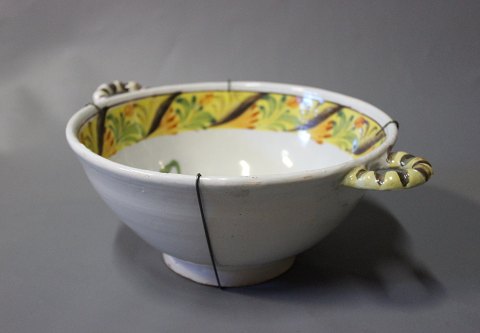 Kellinghusen bowl of fajance from the 1700 hundreds.
5000m2 showroom.