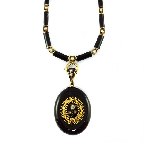 Necklace of 14k gold with enamel, diamonds and pearls