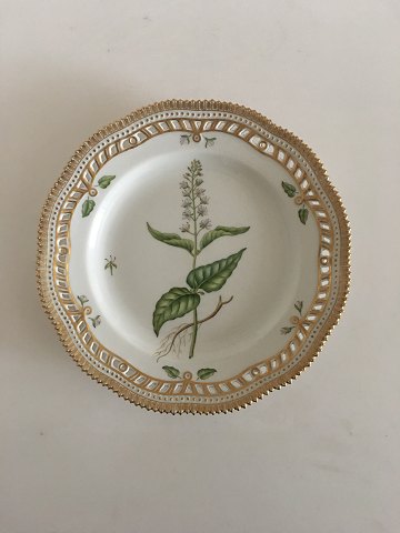 Royal Copenhagen Flora Danica Pierced Dinner Plate No 20/3553