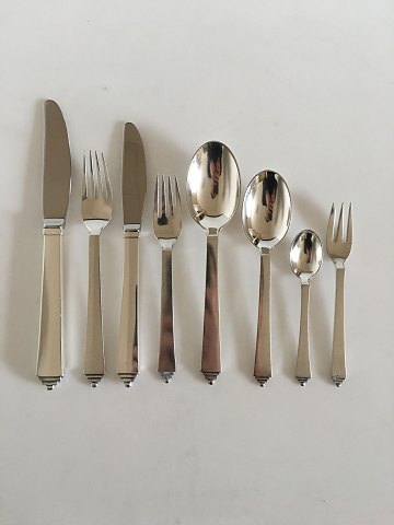 Georg Jensen Sterling Silver Pyramid Flatware Set for 6 People. 48 Pieces. The 
set consists of the following items; 
