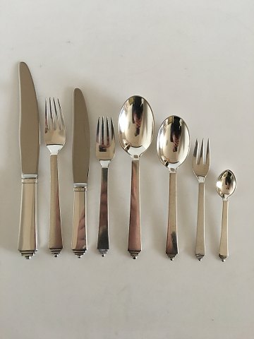 Georg Jensen Sterling Silver Pyramid Flatware Set for 12 People. 96 Pieces. The 
set consists of the following items;