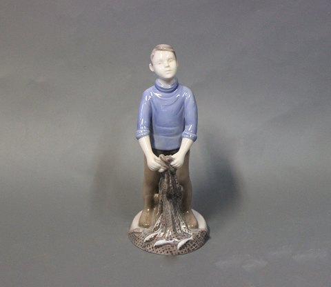 Boy with fishing net, no.: 2338, by Vita Thyman for B&G.
5000m2 showroom.
Great condition
