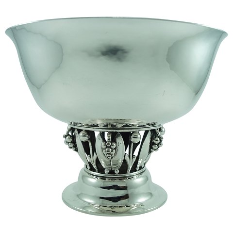Georg Jensen; A hammered sterling silver bowl #197 B