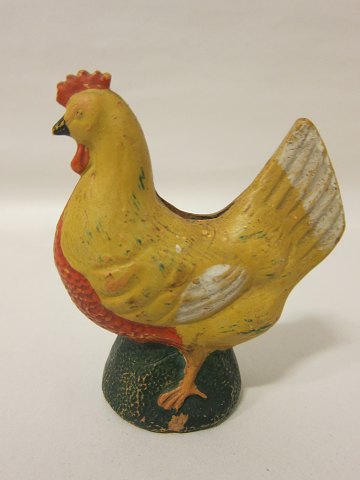 Money box, antique
The box is made of clay and has the shape of a hen, about 1800-tallet
H: 16cm