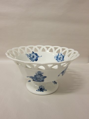 Royal Copenhagen, Blue Flower, fruit bowl
Produced before 1928
H: 15cm, Diam: 25cm