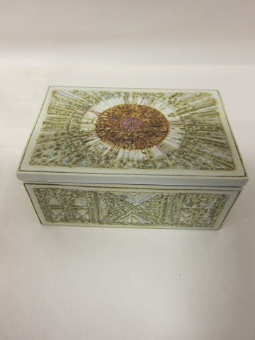 Tenera, Royal Copenhagen, box/bowl with a lid
Both box and lid in faience
Design: Kari Christensen
RC-nr. 518/3334