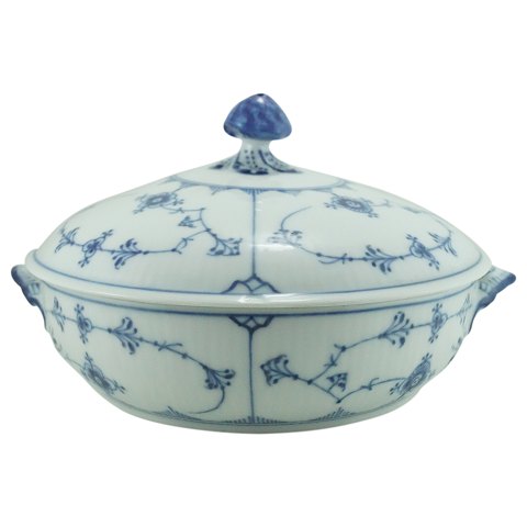 Royal Copenhagen, blue fluted; A lid dish of porcelain #277