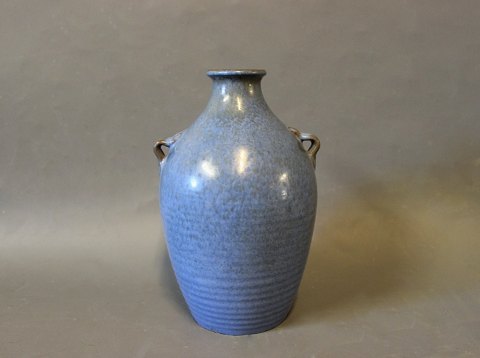 Light blue ceramic vase with small handles.
5000m2 showroom.