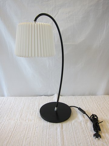 Le Klint "Snowdrop" table lamp (LK 320B) incl. lamp shade
Used but in a very good condition inkl. directions for use
H: 58 cm