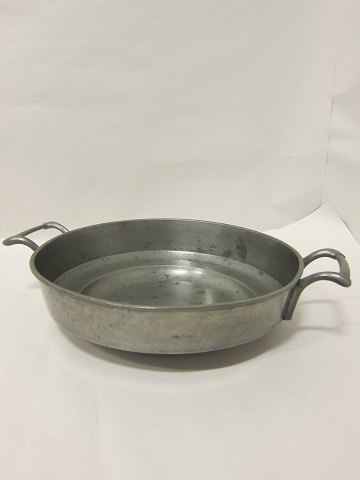 Pewter dish with 2 handles
From 1807
Stamp (please see the photos)
Diam: 28cm, with handles 37cm