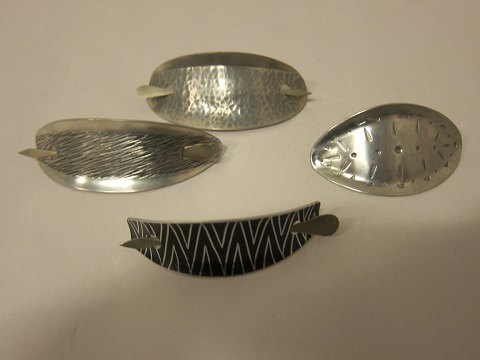 Hair slides, pewter jewellery, Design: Jørgen Jensen
Vintage Hair slides
Stamped: Jørgen Jensen Denmark Pewter 
The silversmith Jørgen Jensen (1895-1966), oldest son of the famous Georg 
Jensen
We have a large choice of pewter jewellery