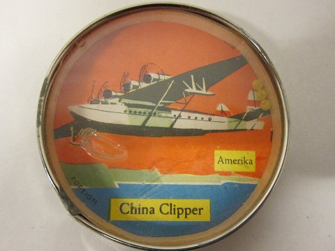 Old toy
"China Clipper", Foreign, Amerika
The 3 small balls must into the 3 small holes by the airscrews
We have a choice of old toys 
Please contact us for further information