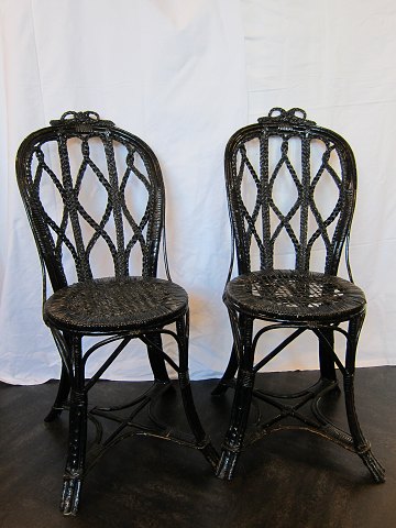 Braided chairs
2 beautiful, black braided chairs
About 1880
Please note the beautiful braided seats (not identical)
The chair to the left: Dkr. 425,-
The chair to the right: Dkr. 550,-