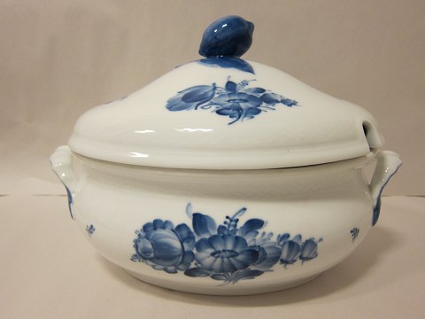 Royal Copenhagen, Blue Flower, Angular
Tea plate/cake basin, 1. grade
RC-nr. 8556
Please note: It is the same signature from the painter on both of the pieces.
We have a good choice of Blue Flower