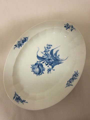 Royal Copenhagen, Blue Flower, Angular
Oval dish, 2. grade
RC-nr. 8538
L: 34cm, W: 25,5cm
We have a good choice of Blue Flower
Please contact us for further information