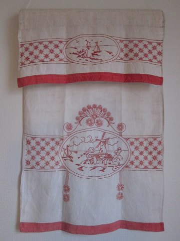 Parade piece
A beautiful old parade piece with handmade red embroidery
The parade piece was in the good old days used to hang in front of the tea 
towels so that all things always looked clean and beautiful
115cm x 65cm