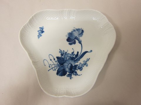 Royal Copenhagen, Blue Flower
Triangular plate/cake basin, 2. grade
RC-nr. 1526
D: 21cm
We have a good choice of Blue Flower
Please contact us for further information