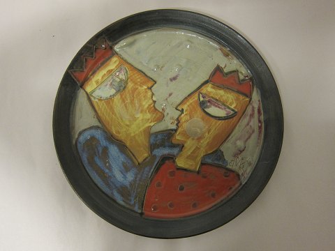 Pottery dish 
With inscription
Diam: 33,5cm