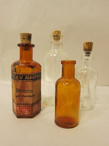 Pharmacy bottles
Front left: Braun with etiquette "Benzin" from Tinglev Apotek (pharmacy) 
Denmark, with stopper, H: 10,5cm, Dkr.: 150,- SOLD
Front right: Braun without stopper, H 8cm, Dkr.: 50,-
Clear with stopper, H: 12cm og 9,5cm, Dkr.: 75,- pro item